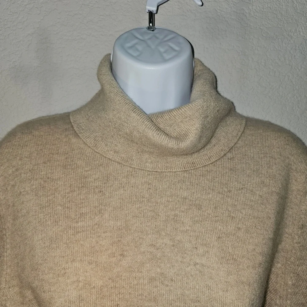 Avellini Luxury 100%‎ cashmere sand beige turtle neck quiet luxury academia